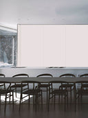 Wandpaneel in der Farbe Lichtbeige, montiert hinter einer Toilette im Bad