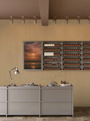 Wandpaneel in Holzoptik, Abachi, montiert in Verkaufsbereich mit Tresen, Lampe und Schrank