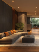 Wandpaneel in Holzoptik, Eiche Braun, montiert in modernem Wohnzimmer hinter einer Couch