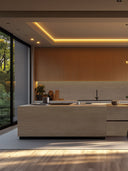 Wandpaneel in Holzoptik, Eiche Hell, verwendet als Verkleidung einer Kücheninsel