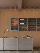 Wandpaneel in Holzoptik, Eiche Natur, montiert in Verkaufsbereich mit Tresen, Lampe und Schrank