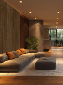 Wandpaneel in Holzoptik, Nussbaum, montiert in modernem Wohnzimmer hinter einer Couch