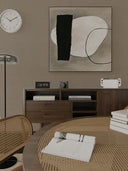 Wandpaneel in Lederoptik, Braun, verwendet als Wandverkleidung in einem Esszimmer mit Regal & Tisch