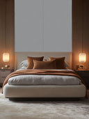 Wandpaneel in Lederoptik, Grau, installiert an der Schlafzimmer Wand hinter einem Bett