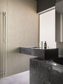 Wandpaneel in Metalloptik, Champagner, montiert als Trennwand in einem Bad