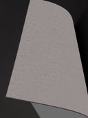 Softstone Wandpaneel, Grau, gebogenes Paneel zur Demonstration der Flexibilität