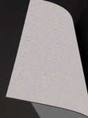 Softstone Wandpaneel, Lichtgrau, gebogenes Paneel zur Demonstration der Flexibilität