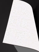 Softstone Wandpaneel, Off-White, gebogenes Paneel zur Demonstration der Flexibilität