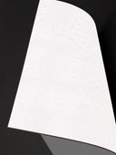 Softstone Wandpaneel, Weiss, gebogenes Paneel zur Demonstration der Flexibilität