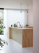 Wandpaneel in Steinoptik, Beton Creme, befestig als Kücheninsel-Verkleidung