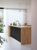 Wandpaneel in Steinoptik, Beton Schwarz, befestig als Kücheninsel-Verkleidung