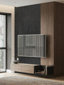 Wandpaneel in Steinoptik, Beton Schwarz, installiert hinter Fernseher